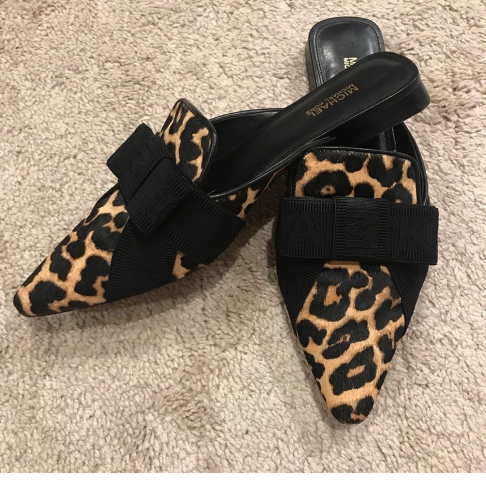 Beautiful Michael Kors Mules, very trendy and comfortable